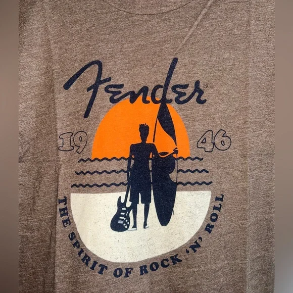 FENDER Brown Sunset Spirit of Rock n Roll Surfboard T-Shirt
Unisex NWT - Picture 3 of 6